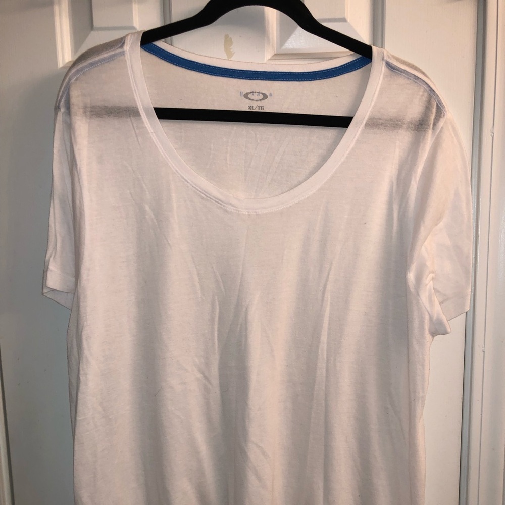 Oakley T-shirt